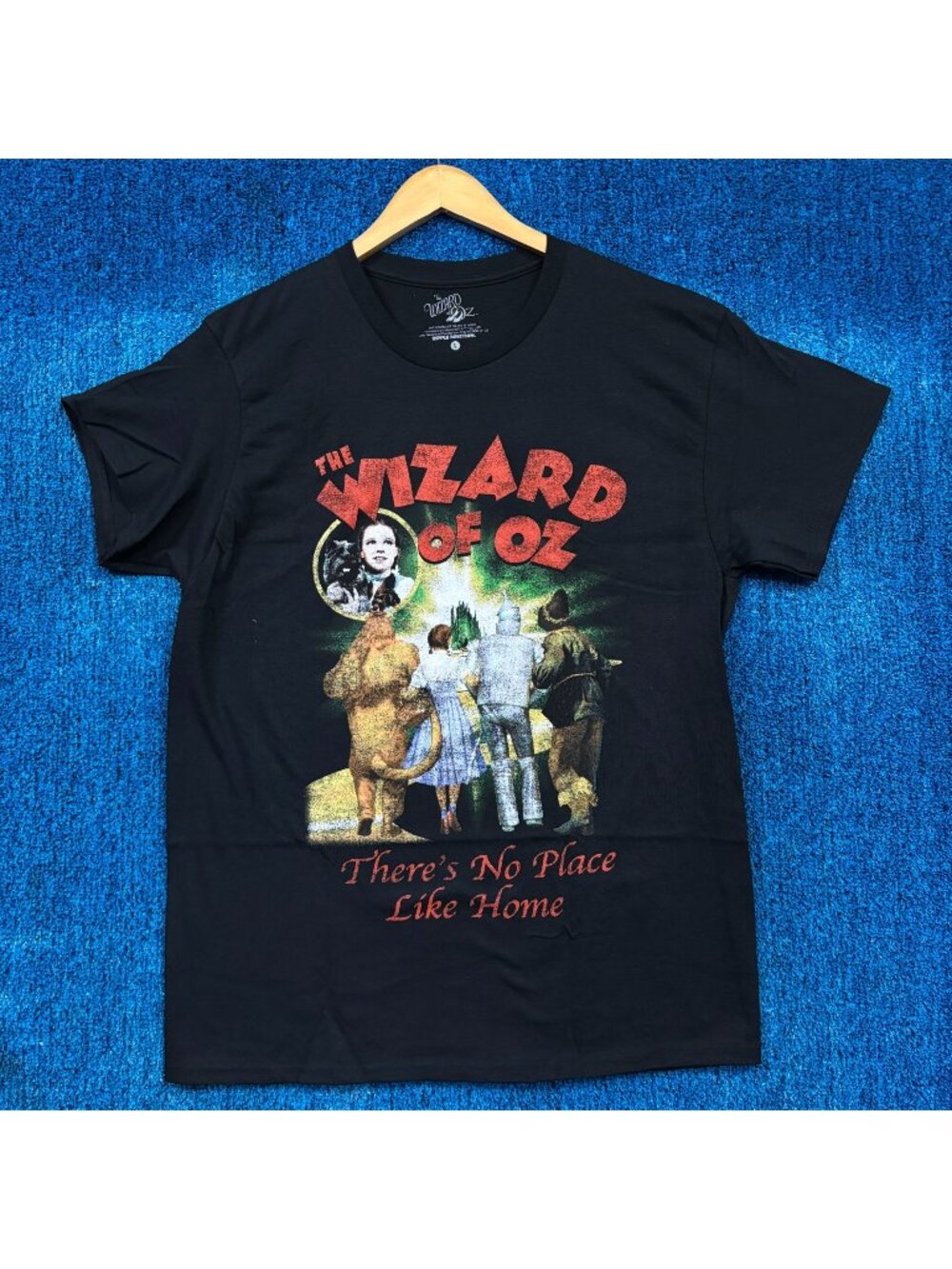 The Wizard of Oz Dorothy & Friends No Place Like Home Tee L